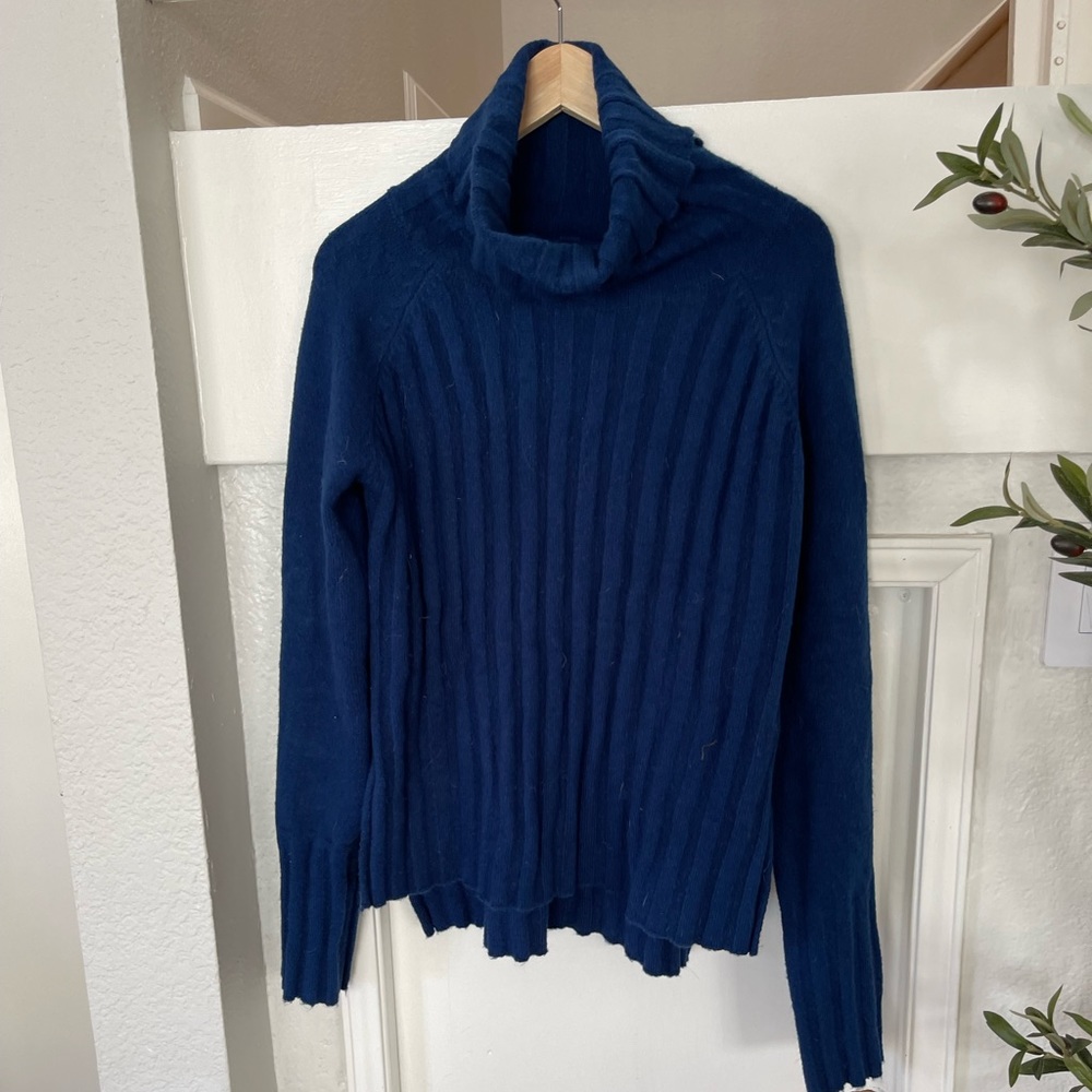 Blue sweater - Picture 2 of 5
